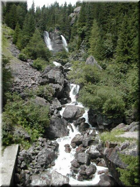 Kreuzbergpass - Wasserfall an der Südauffahrt